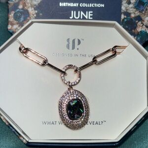 Bomb Party NK98286 Countless Memories
Main Stone: Lab Created Alexandrite